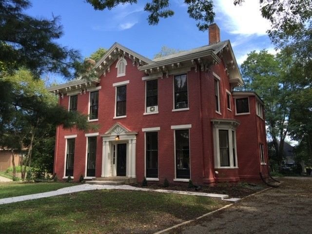 Building Photo - 304 S Summit St