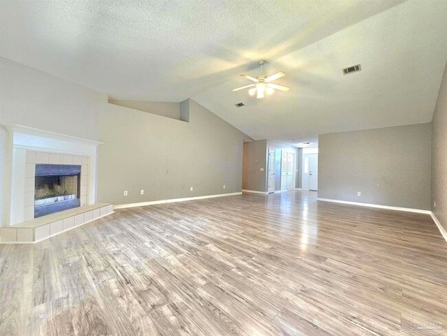 Foto del edificio - 6718 Fort Deposit Dr