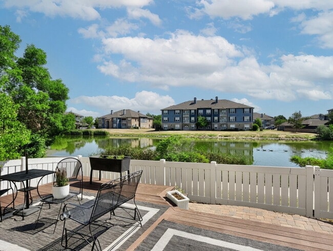 Lakeside 3 Bed/2.5 Bath Townhome in Gateway Community! Quiet, Scenic Living in The Heart Of Denver! - Lakeside 3 Bed/2.5 Bath Townhome in Gateway Community! Quiet, Scenic Living in The Heart Of Denver!