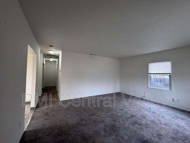 Foto del edificio - 136 E Stadium Dr