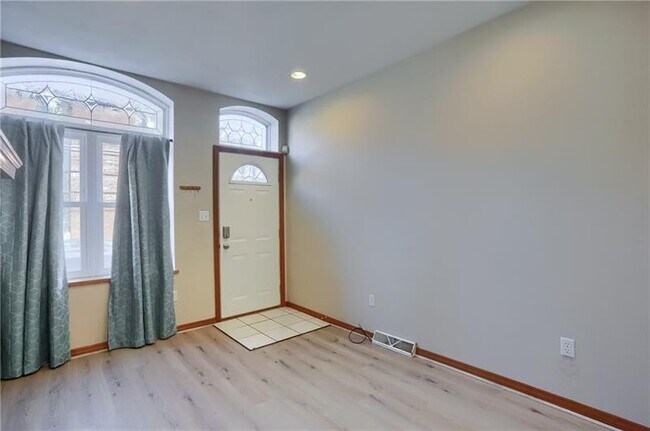 Foto del edificio - 2810 Sarah St