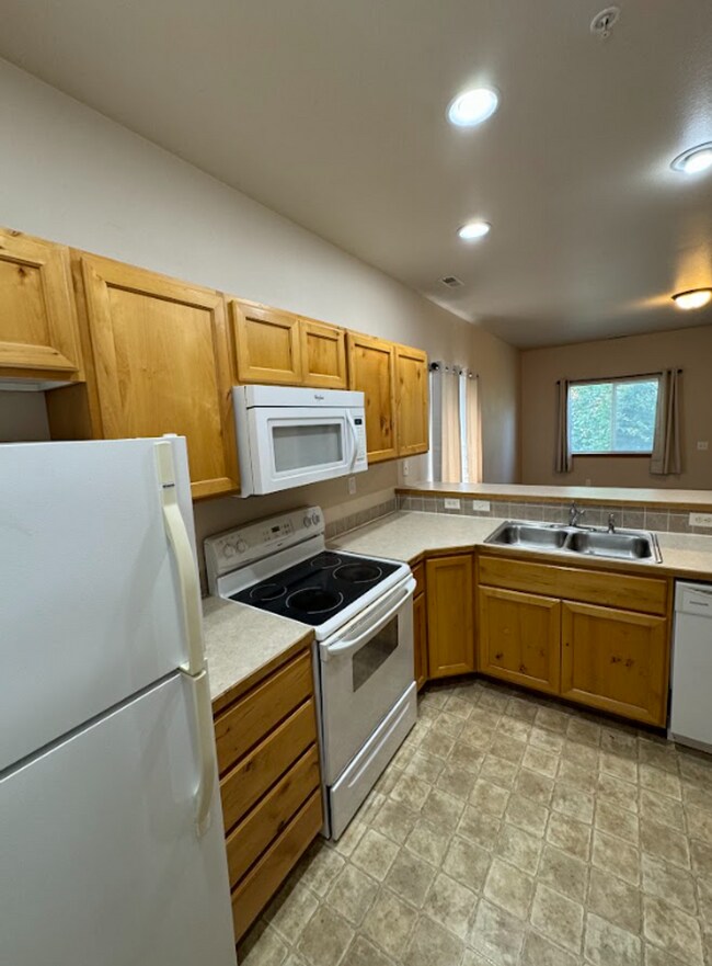 Building Photo - 35 S. White Oak Ln.
