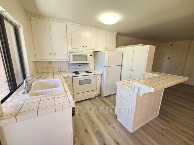 Building Photo - 7858 Cowles Mountain Ct