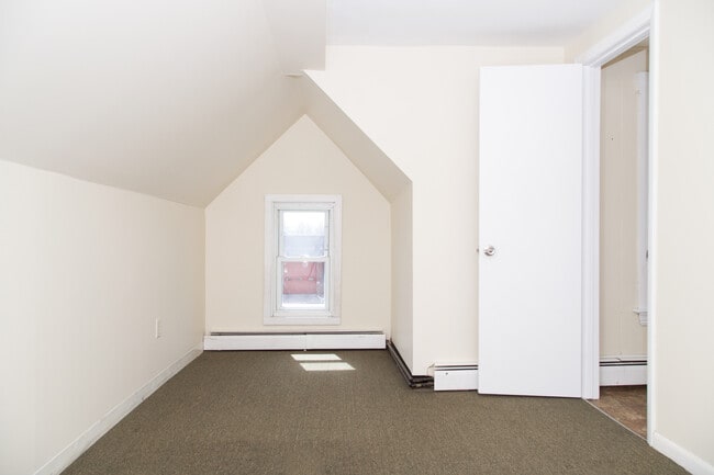 Building Photo - 56 Drew St