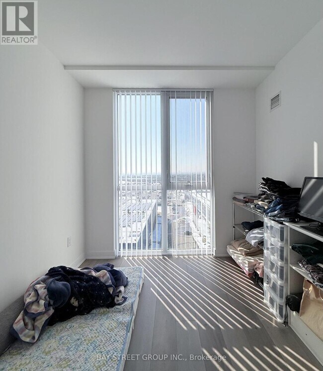 Building Photo - 10 Honeycrisp Cres