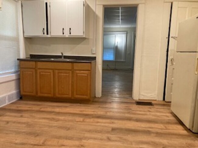 Foto del edificio - 86-88-88 Baycliff Dr
