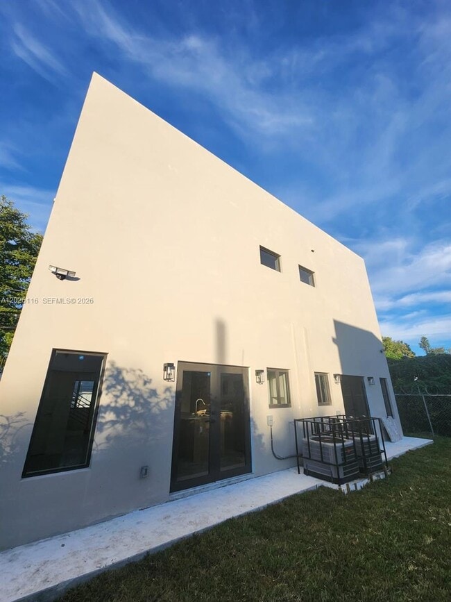 Foto del edificio - 6233 NW 20th Ave