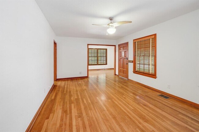 Foto del edificio - 1205 Palo Duro Rd