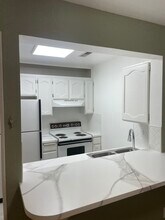 Building Photo - 480 S 200 W