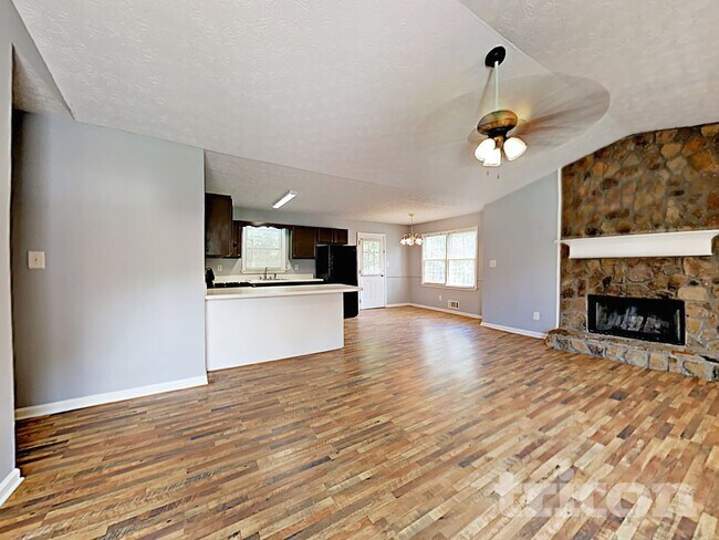 Foto del edificio - 237 Sweetwater Pkwy