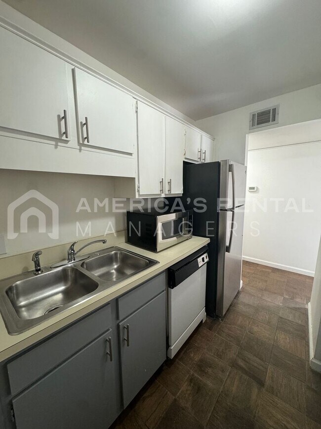Foto del edificio - Altamont Patio Condominium View with 48 Ho...
