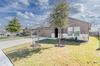 Building Photo - 860 Margay Lp