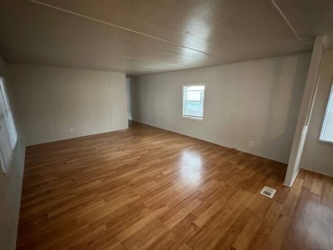 Foto del edificio - Mebane