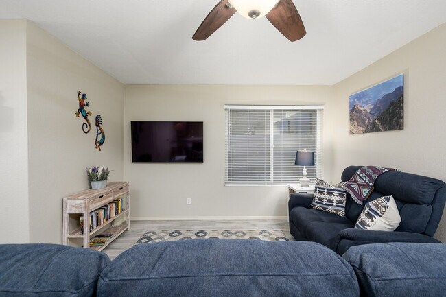 Building Photo - 4850 E Desert Cove Ave