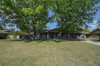 Building Photo - 205 Tanglewood Rd