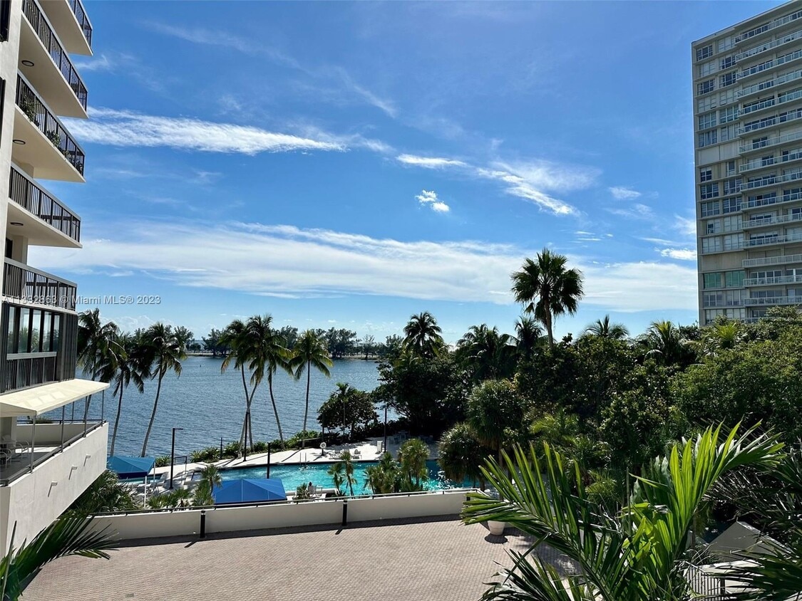 Primary Photo - 2333 Brickell Ave
