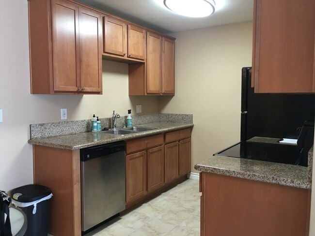 Building Photo - One Bedroom in La Quina Gardens of El Cajon!