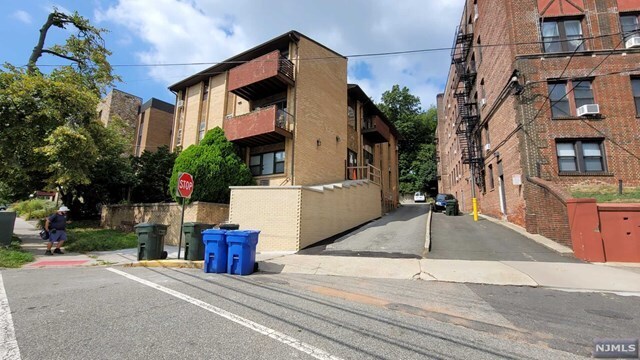 Primary Photo - 70 Orient Way