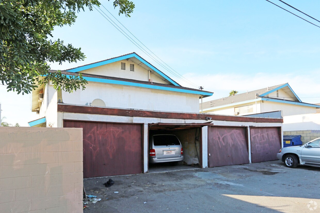 Building Photo - 13382 Palm St
