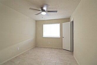 Building Photo - 7603 Loro Linda Dr