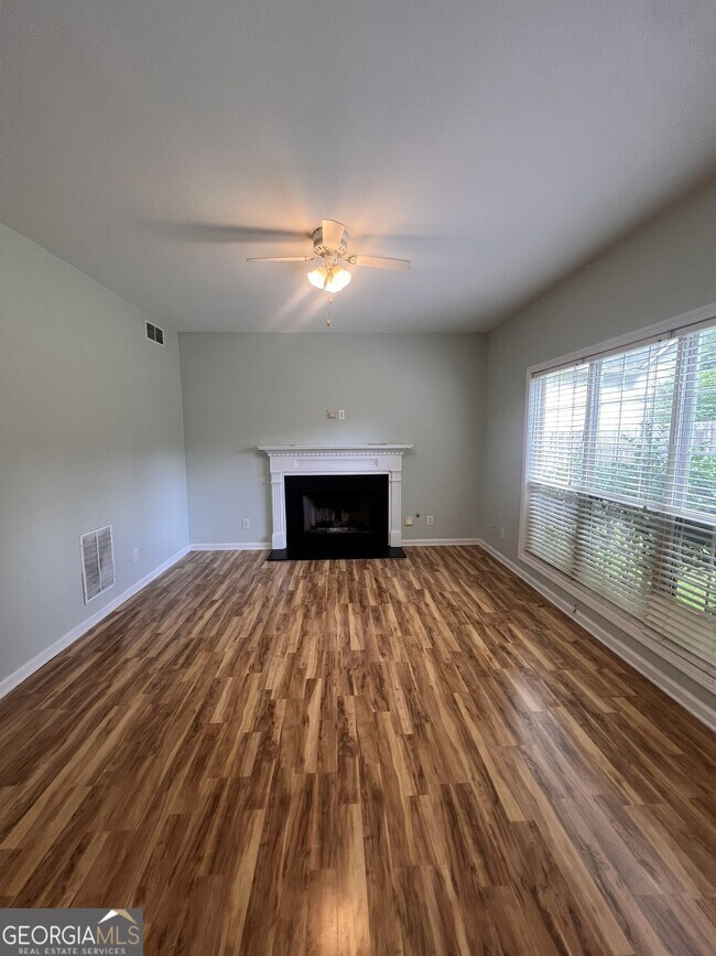Foto del edificio - 3985 Shallowford Rd