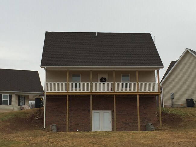 Building Photo - 222 Dutch Hills Ter