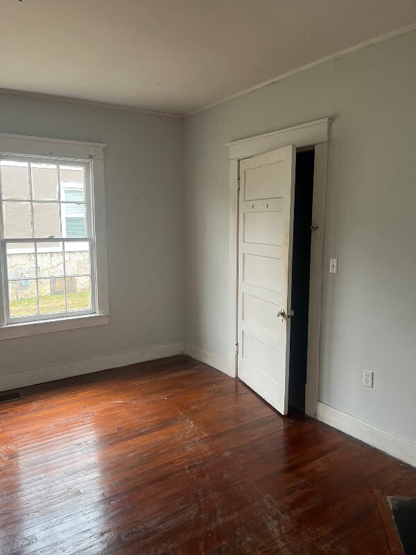 Building Photo - 725 E Burton St