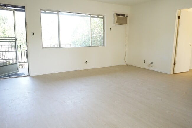 Building Photo - 252 Mariposa Ave