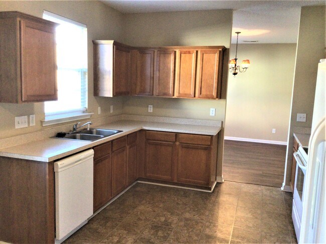 Building Photo - 6140 Glen Way Dr