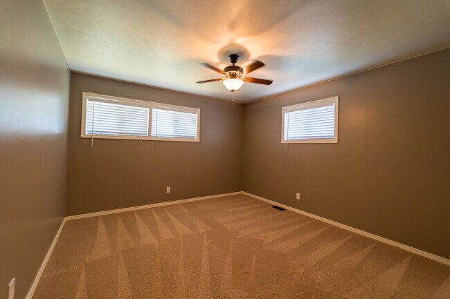 Foto del edificio - 5411 N Oak St