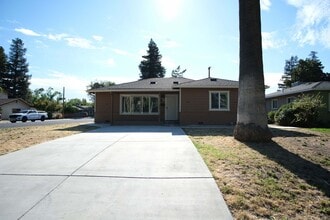 Building Photo - 1436 Albany Ave
