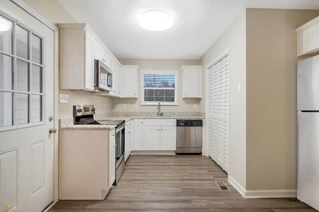 Foto del edificio - 190 Highland Dr
