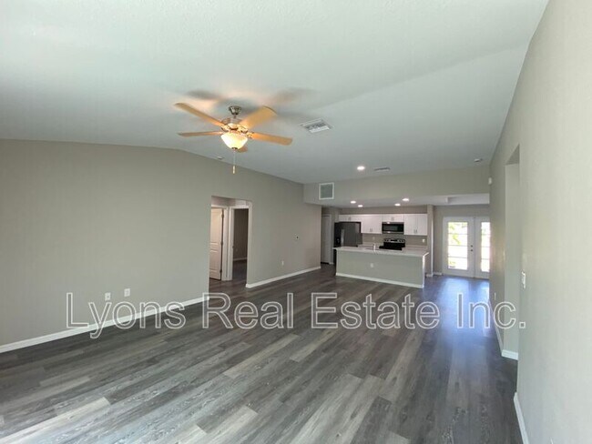 Foto del edificio - 126 Smallwood Rd