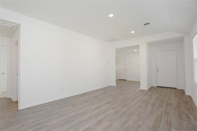 Building Photo - 11134 N Lake Mist Ln