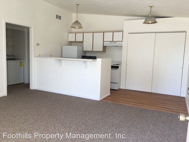 Building Photo - 2587 S Quirt Cir