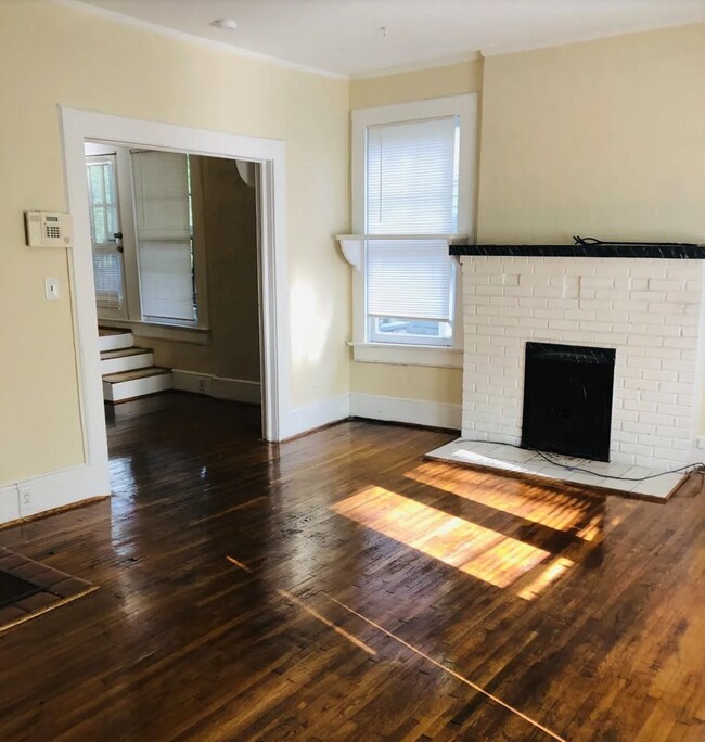 Foto del edificio - Pre-Leasing for the 26-27 School Year! - A...