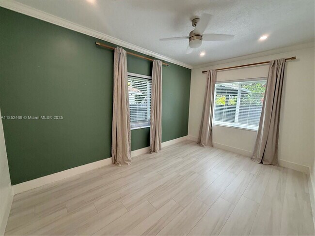 Foto del edificio - 761 NE 77th St