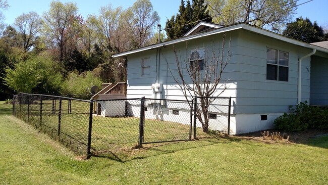 Side View - 484 W Willis Landing Rd