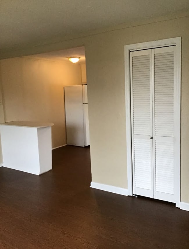 Foto del edificio - 533-543 Hollywell Ave