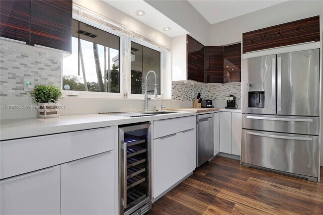Foto del edificio - 787 NE 87th St