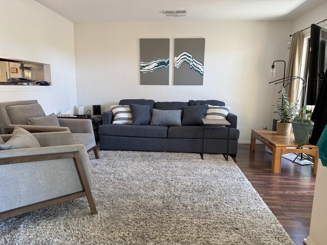 Building Photo - 2900 Vista Del Rey NE