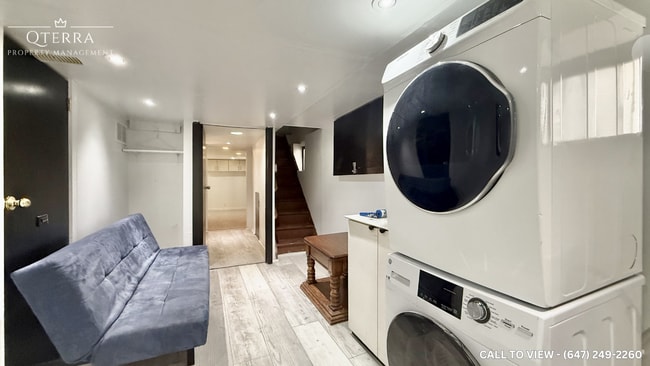 Building Photo - 498 Quebec Av