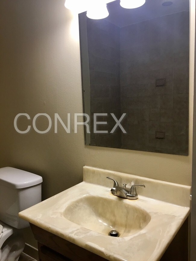 Foto del edificio - 1537 Brennen Rd