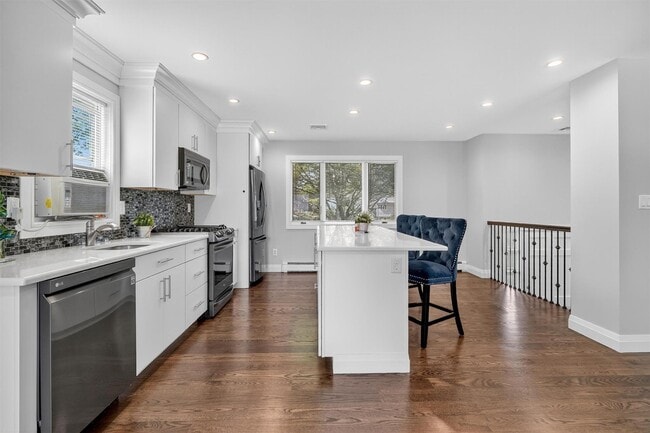 Foto del edificio - 76 Amundsen Ln