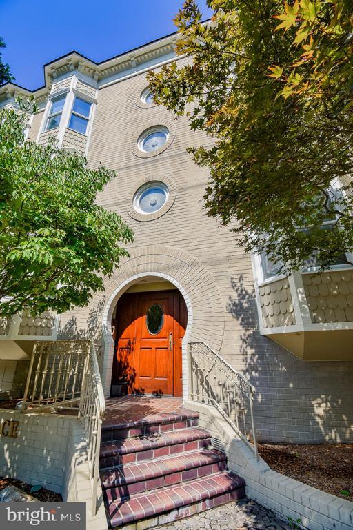 Building Photo - 5305 Dana Pl NW