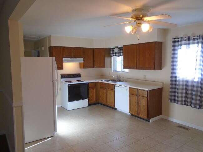 Kitchen - 3325 Royal Domain Dr