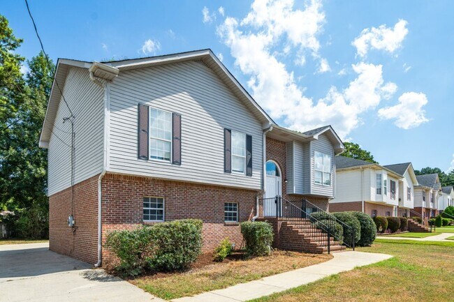 Building Photo - 429 Surrey Cir
