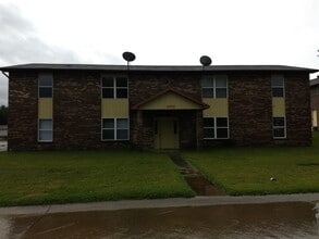 Building Photo - 3009 Mimosa St