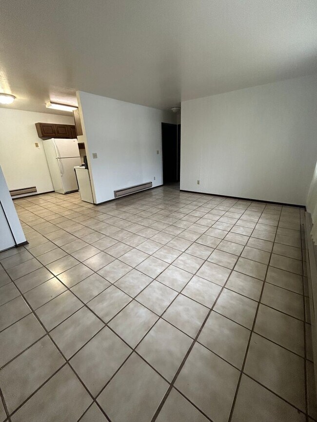 Building Photo - 2 Bedroom Apartment on French Island