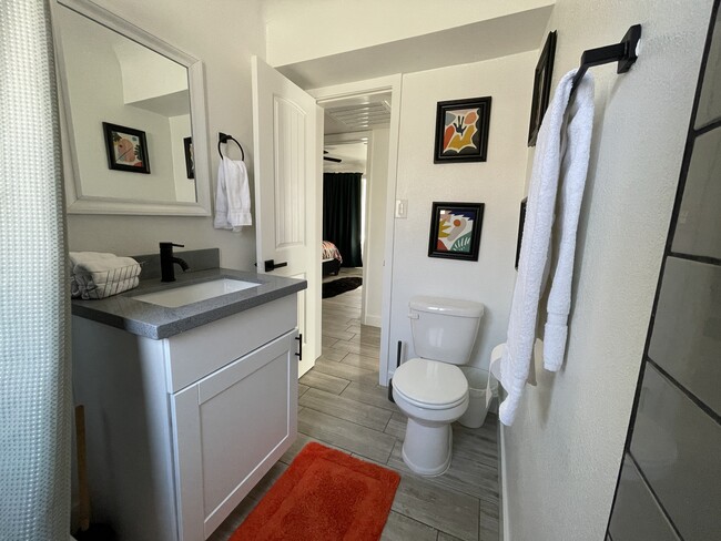 Bathroom - 1311 W Clarendon Ave